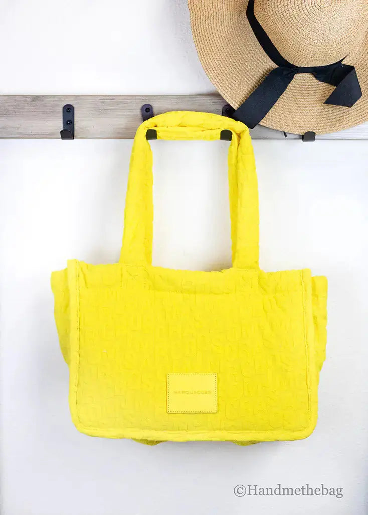 🌟 Marc Jacobs Medium Golden Kiwi Monogram Tote Bag – Chic, Versatile, and Functional KIMDRE