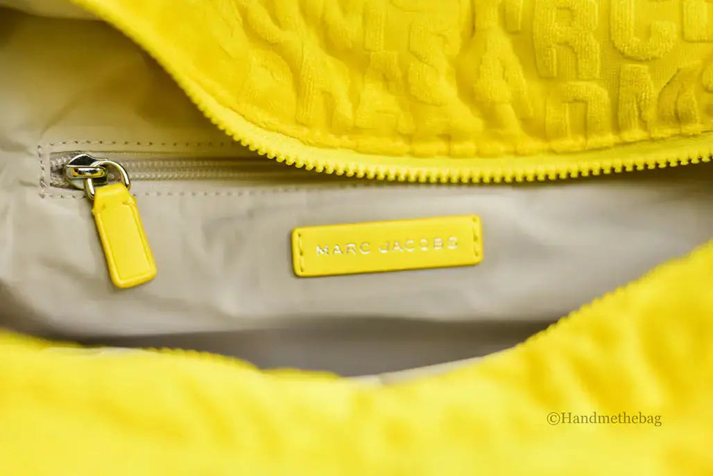 🌟 Marc Jacobs Medium Golden Kiwi Monogram Tote Bag – Chic, Versatile, and Functional KIMDRE