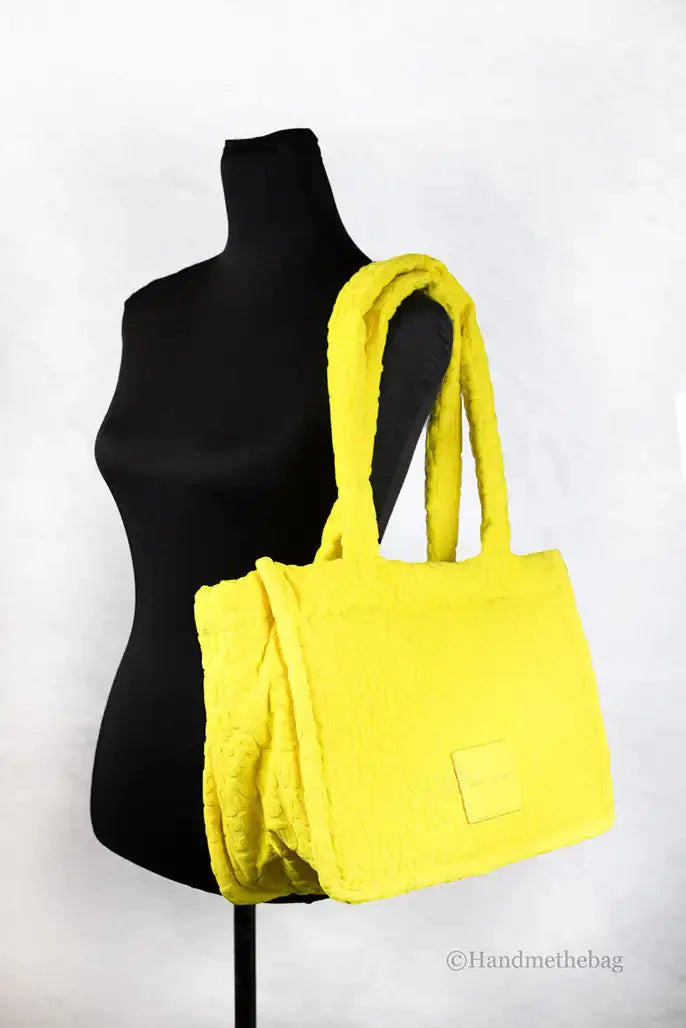 🌟 Marc Jacobs Medium Golden Kiwi Monogram Tote Bag – Chic, Versatile, and Functional KIMDRE